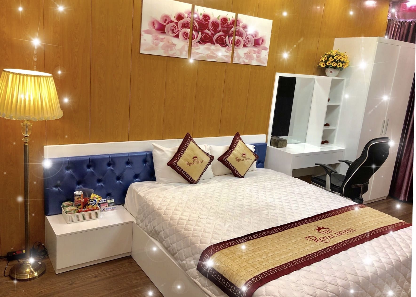 Giới thiệu The Royal Hotel